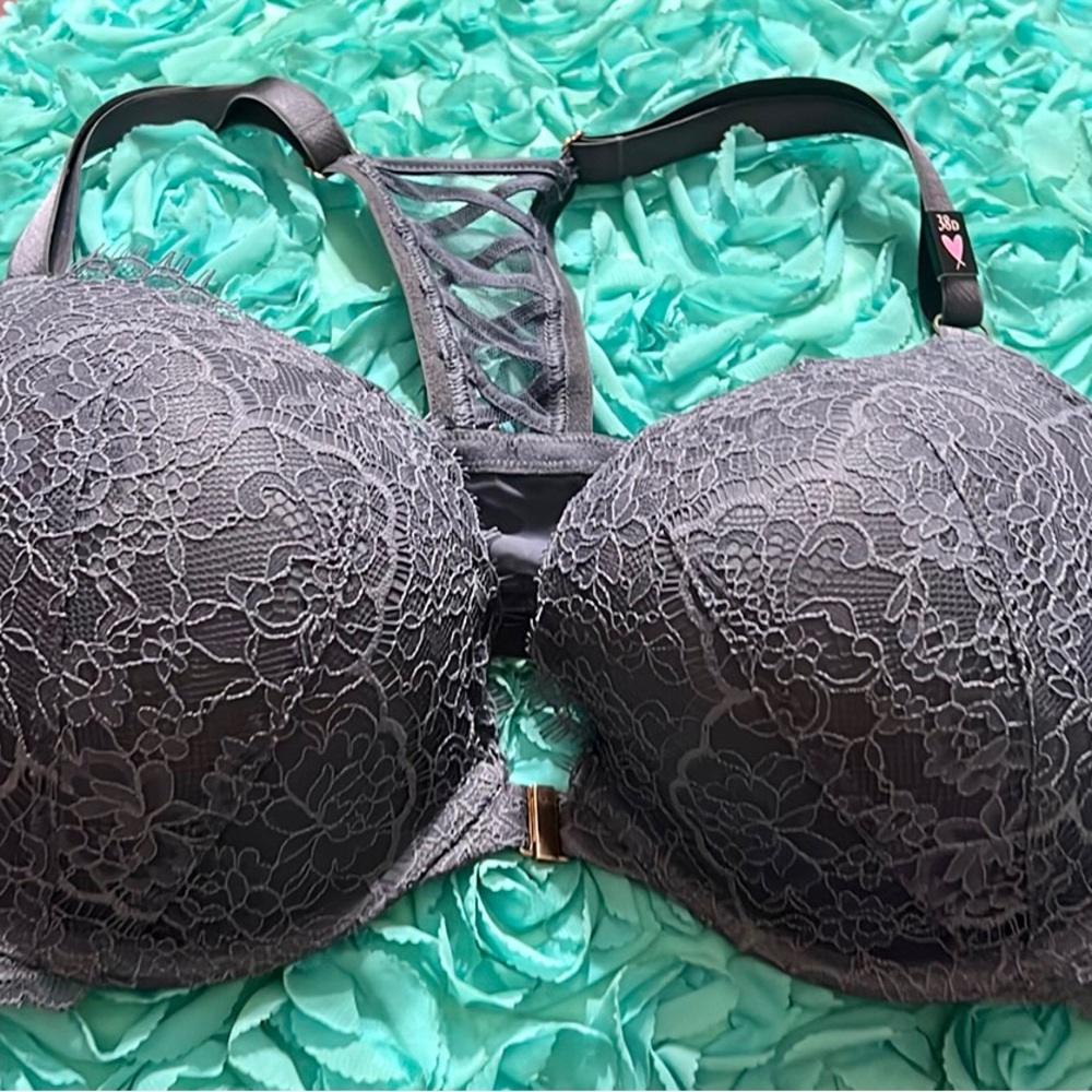 Padded racerback push up bra Victoria Secret NWT &2 pair lace panties. NEWw/tags